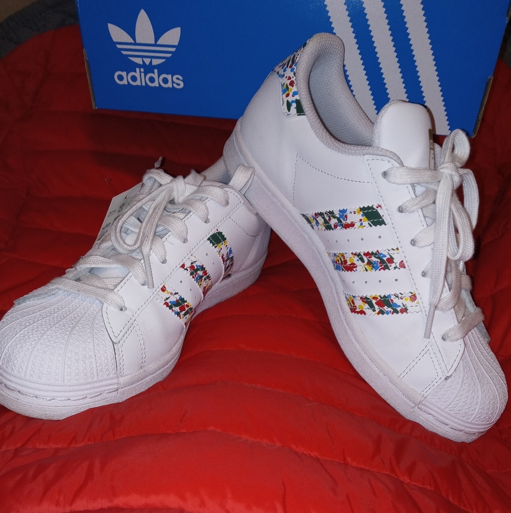 Adidas shoes for girls or boys - Picture 3 of 4